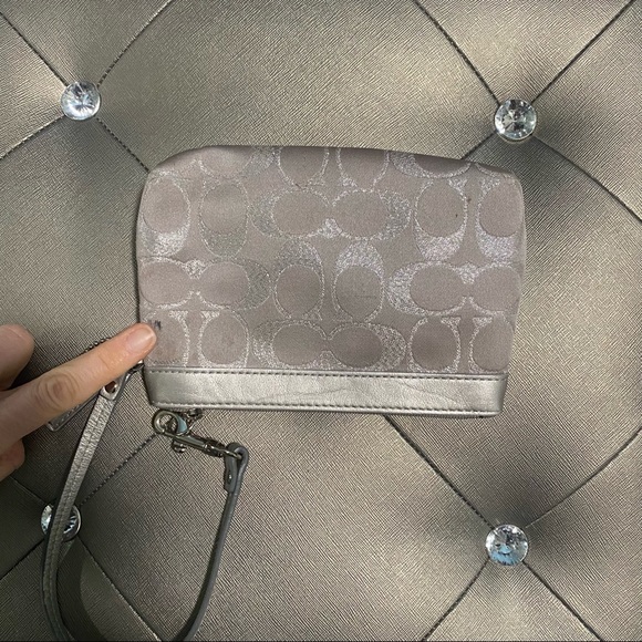 Coach Wristlet - Picture 4 of 9